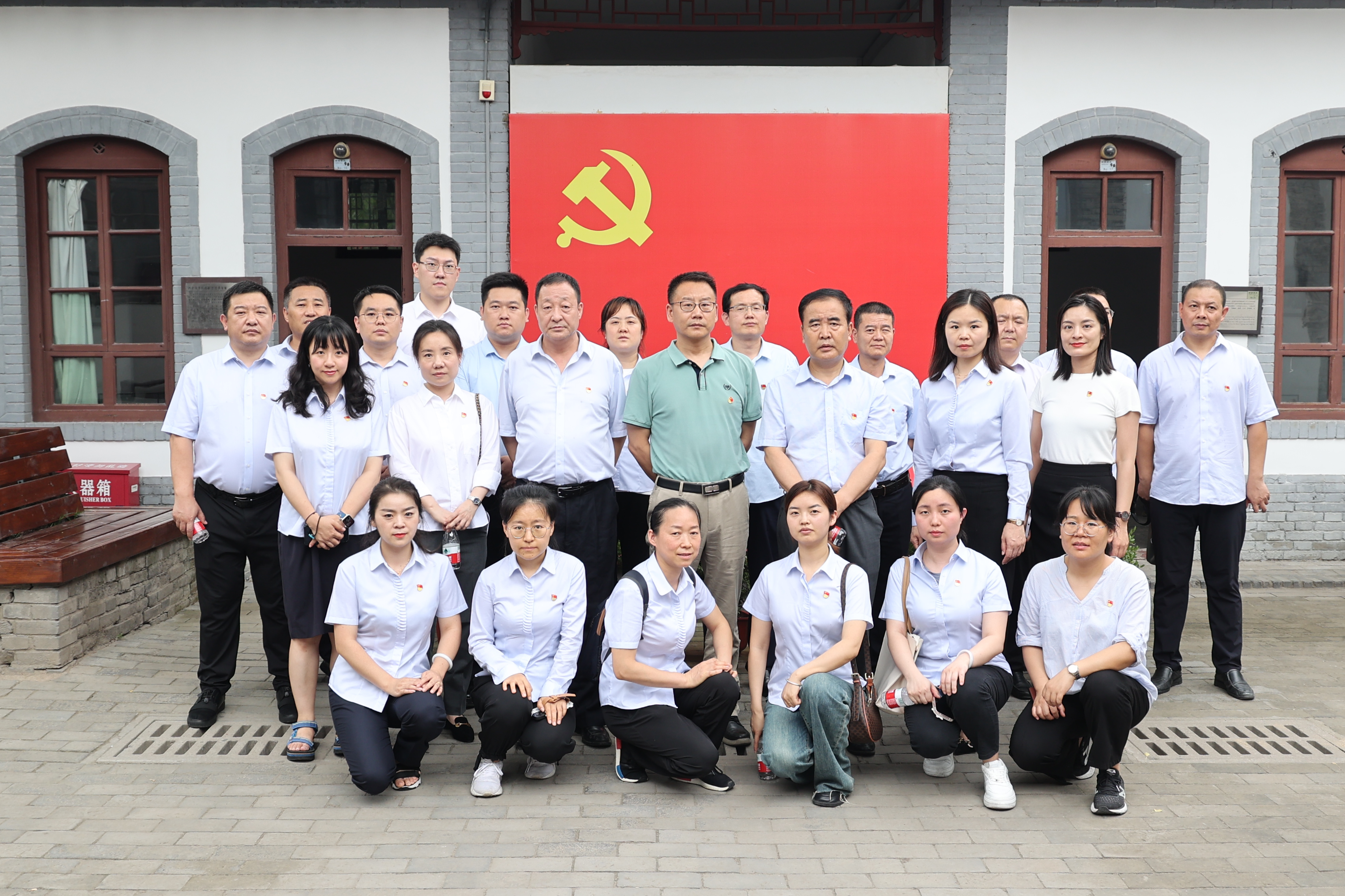 公司黨委組織開展“學(xué)黨章、悟思想、強(qiáng)黨性、  善作為”主題黨日活動(dòng)